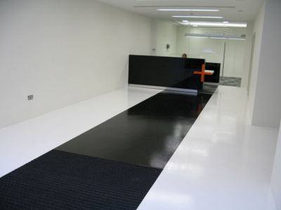 Smoothfloor - black and white - Selfsmoothing resin flooring